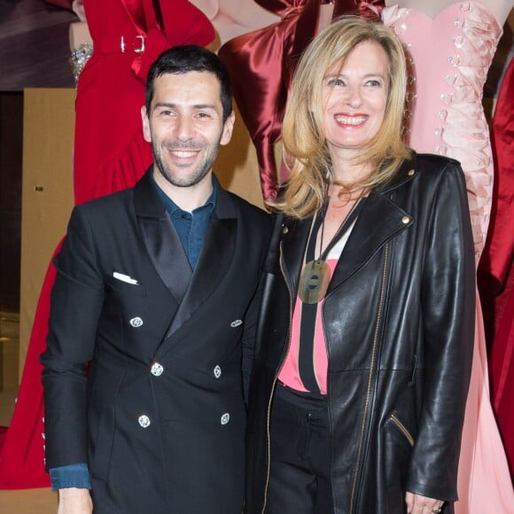 Alexis Mabille et Valérie Trierweiler assistent à la présentation de la collection haute couture automne-hiver 2015-2016 du créateur, au Palais Garnier. Paris, le 8 juillet 2015.