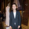 Simon Buret (du groupe AaRON) assiste à la présentation d'Alexis Mabille (collection haute couture automne-hiver 2015-2016) au Palais Garnier. Paris, le 8 juillet 2015.