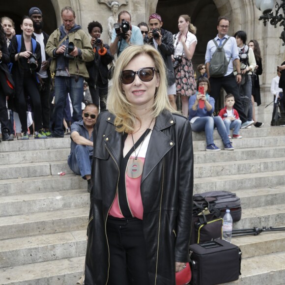 Valérie Trierweiler arrive au Palais Garnier pour assister à la présentation d'Alexis Mabille (collection haute couture automne-hiver 2015-2016). Paris, le 8 juillet 2015.