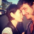  Lena Headey a post&eacute; cette photo d'elle et Pedro Pascal, tr&egrave;s complices sur son compte Instagram en avril 2014, avec la mention "Sunshine Love" 