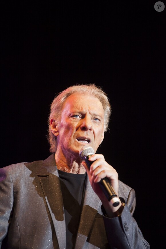 Herbert Léonard participe au concert de l'association Enfant Star et Match, qui fête ses 10 ans, à Antibes, le 8 juillet 2015.