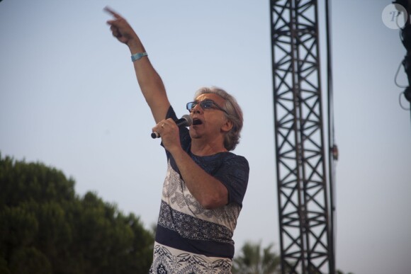 Jean-Pierre Savelli participe au concert de l'association Enfant Star et Match, qui fête ses 10 ans, à Antibes, le 8 juillet 2015.