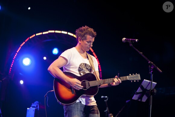 Thierry Cojan participe au concert de l'association Enfant Star et Match, qui fête ses 10 ans, à Antibes, le 8 juillet 2015.