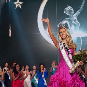 Olivia Jordan (26 ans), Miss Oklahoma, remporte la couronne de Miss USA 2015 à Baton Rouge en Louisiane, le 12 juillet 2015.