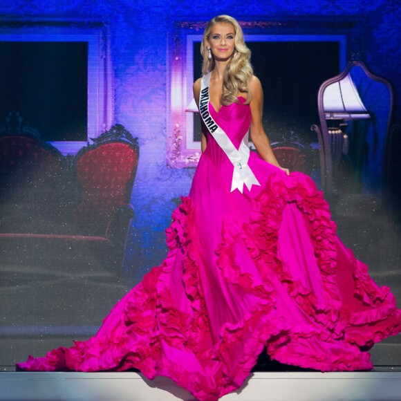 Olivia Jordan (26 ans), Miss Oklahoma, remporte la couronne de Miss USA 2015 à Baton Rouge en Louisiane, le 12 juillet 2015.