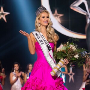 Olivia Jordan (26 ans), Miss Oklahoma, remporte la couronne de Miss USA 2015 à Baton Rouge en Louisiane, le 12 juillet 2015.