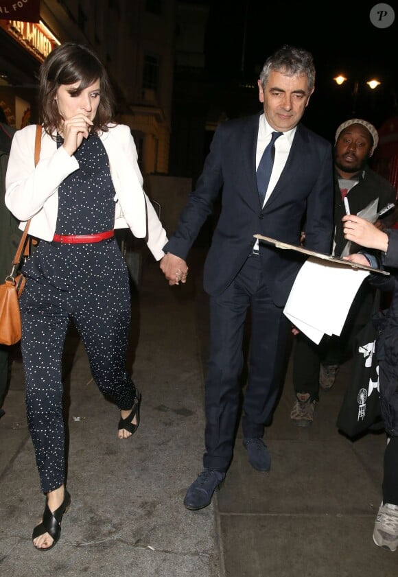 Rowan Atkinson et sa petite amie Louise Ford à Londres, le 27 avril 2015.