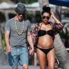 Exclusif - No web - No blog - Naya Rivera enceinte se promène avec son mari Ryan Dorsey lors de leurs vacances à Hawaii, le 20 avril 2015.  