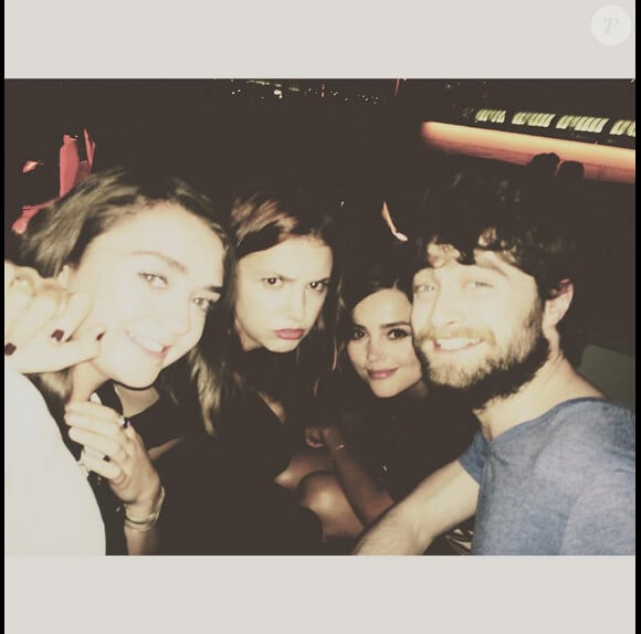Maisie Williams, Hannah Murray, Jenna Coleman et Daniel Radcliffe sur un selfie. Photo postée le 12 juillet 2015.
