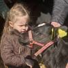 La princesse Josephine de Danemark le 19 avril 2015 lors d'une visite dans une ferme écologique.