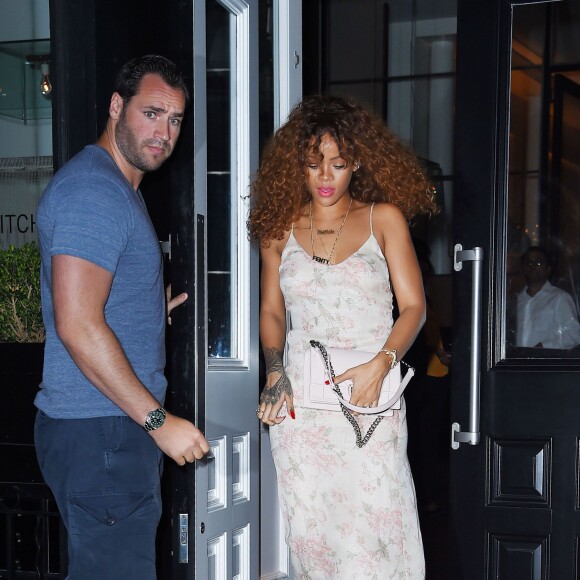 Rihanna quitte le restaurant The Mercer Kitchen à SoHo, New York, le 16 juillet 2015.