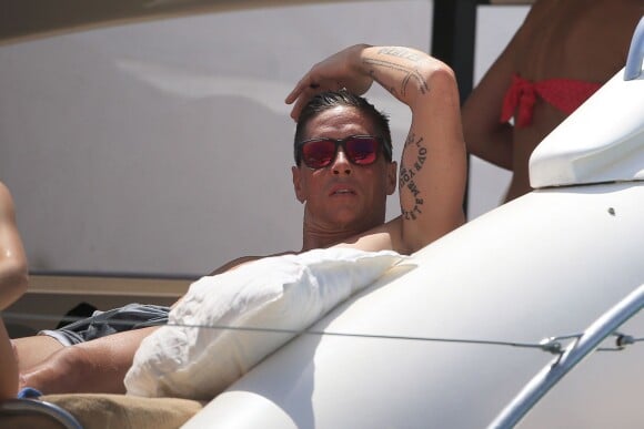 Exclusif - Le footballeur espagnol Fernando Torres, en vacances en famille avec sa femme Olalla Dominguez, enceinte, et leurs enfants Nora et Leo Torres à Ibiza, le 4 juillet 2015.