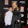 Charlotte Ross et son fils Marcel à la première de "Big Hero 6" à Hollywood, le 4 novembre 2014