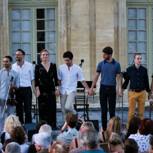 Julie Gayet a présenté le scénario de "Madame Wilde" lors d'une lecture musicale dans la cour du Musée Calvet à Avignon, le 18 juillet 2015, produite par France Culture. A la fin de la lecture, elle a reçu un bouquet de fleurs de la part d'Olivier Poivre d'Arvor (malgré qu'il ait été renvoyé de son poste de directeur de France Culture par le PDG de Radio France, Mathieu Gallet, également présent à la lecture).