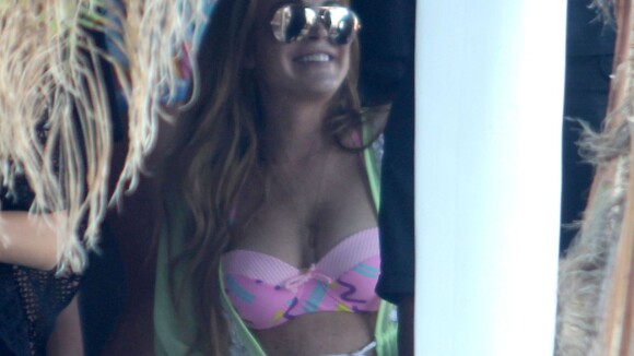 Lindsay Lohan sereine : Radieuse en bikini et plutôt bien entourée...