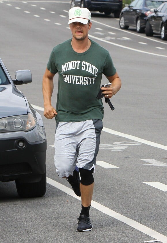 Josh Duhamel part faire son jogging à Santa Monica. Le 19 juillet 2015  