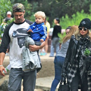 Exclusif - Fergie, son mari Josh Duhamel et leur fils Axl à la sortie d'un parc à Los Angeles, le 14 juin 2015.  