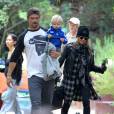  Exclusif - Fergie, son mari Josh Duhamel et leur fils Axl &agrave; la sortie d'un parc &agrave; Los Angeles, le 14 juin 2015.&nbsp;  