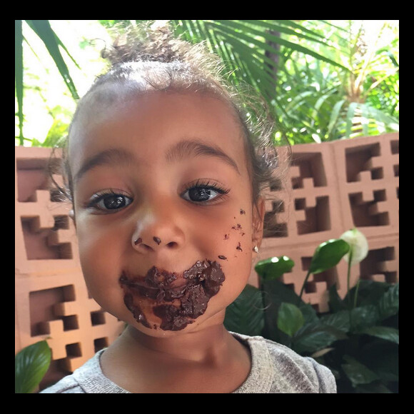 North West gourmande et couverte de chocolat / juillet 2015