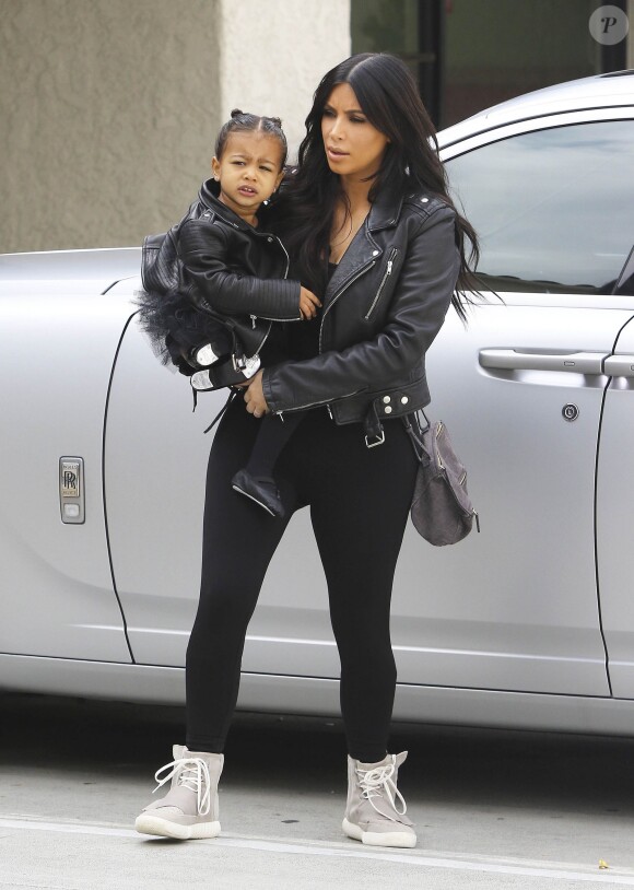 Kim Kardashian et sa fille North West - Kim et Kourtney Kardashian emmènent leurs filles North West et Penelope à la danse à Tarzan le 21 mai 2015.  
