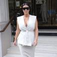  Kim Kardashian (enceinte) sort de son h&ocirc;tel &agrave; Paris. Le 21 juillet 2015  