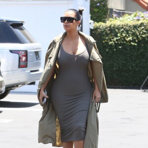 Kim Kardashian enceinte fait du shopping à West Hollywood, le 16 juillet 2015.  