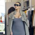 Kim Kardashian enceinte fait du shopping à West Hollywood, le 16 juillet 2015.  