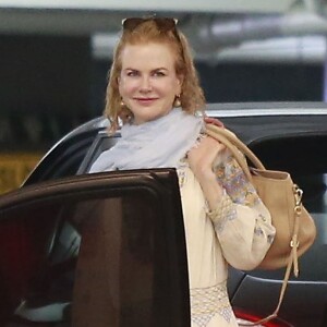 Exclusif - Nicole Kidman, son mari Keith Urban et leurs enfants Faith et Sunday Rose vont déjeuner au restaurant à Beverly Hills, le 15 février 2015. 