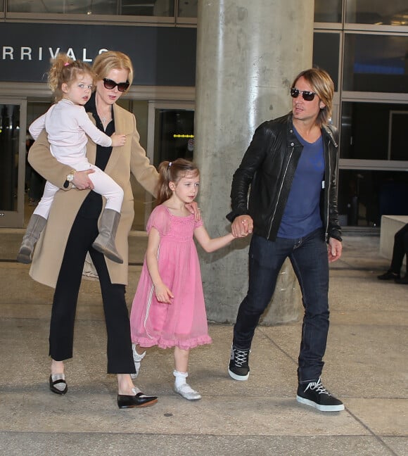 Nicole Kidman, son mari Keith Urban et leurs filles Sunday Rose et Faith arrivent à Los Angeles le 23 septembre 2014. 