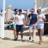L'acteur Jesse Tyler Fergusson et son mari Justin Mikita en vacances à Mykonos le 17 juillet 2015.