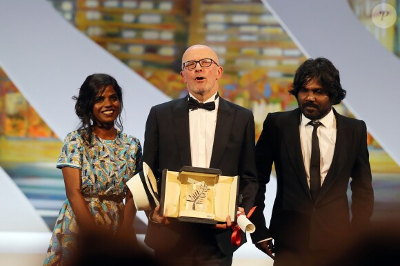 Kalieaswari Srinivasan, Jacques Audiard (Palme d'Or pour le film "Dheepan"), Jesuthasan Antonythasan - Cérémonie de clôture du 68e Festival International du film de Cannes, le 24 mai 2015. 