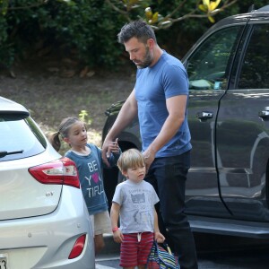 Semi-Exclusif - Après une mauvaise passe avec l'annonce de son divorce, Ben Affleck semble plus souriant en passant du temps avec ses enfants Seraphina et Samuel à Atlanta, le 10 juillet 2015.