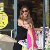 Jennifer Garner fait du shopping avec ses enfants Violet, Seraphina et Samuel dans un magasin animalier et de décoration à Atlanta, le 19 juillet 2015 