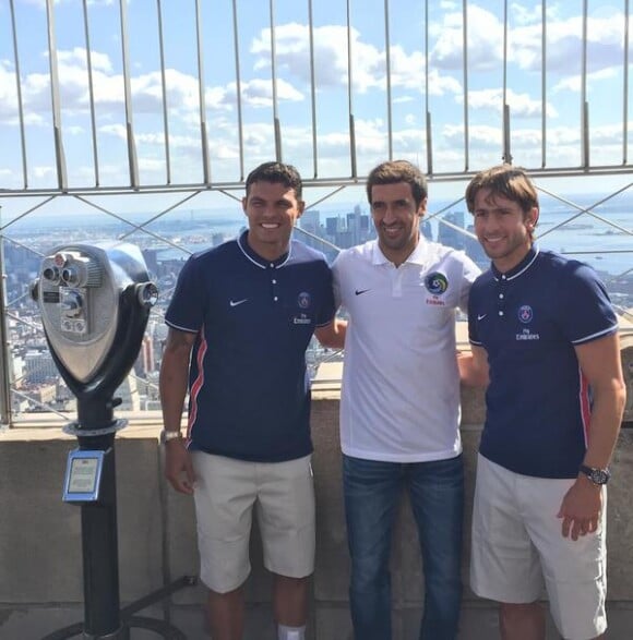 Thiago Silva et Maxwell au côté de Raul au sommet de l'Empire State Building, le 22 juillet 2015