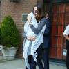 Nicole Trunfio et son fils Zion quittent l'hôtel The Bowery Hotel à East Village. New York, le 23 juillet 2015.