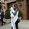 Nicole Trunfio et son fils Zion quittent l'hôtel The Bowery Hotel à East Village. New York, le 23 juillet 2015.