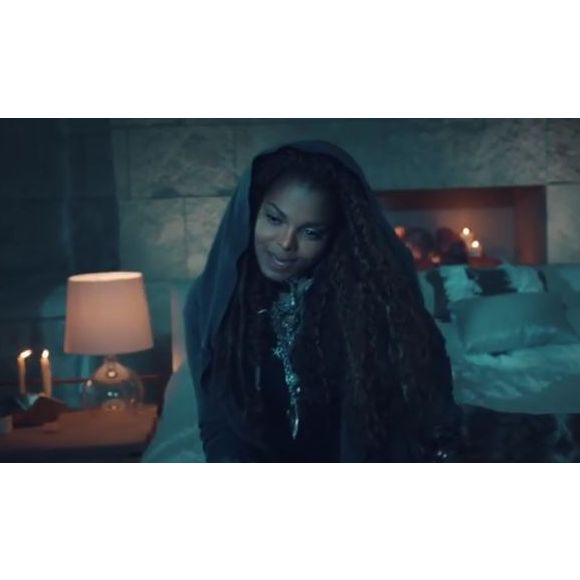Janet Jackson dans le clip de son nouveau single No Sleeep