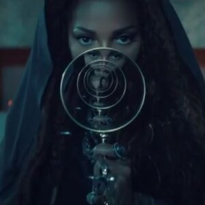 Janet Jackson dans le clip de son nouveau single No Sleeep