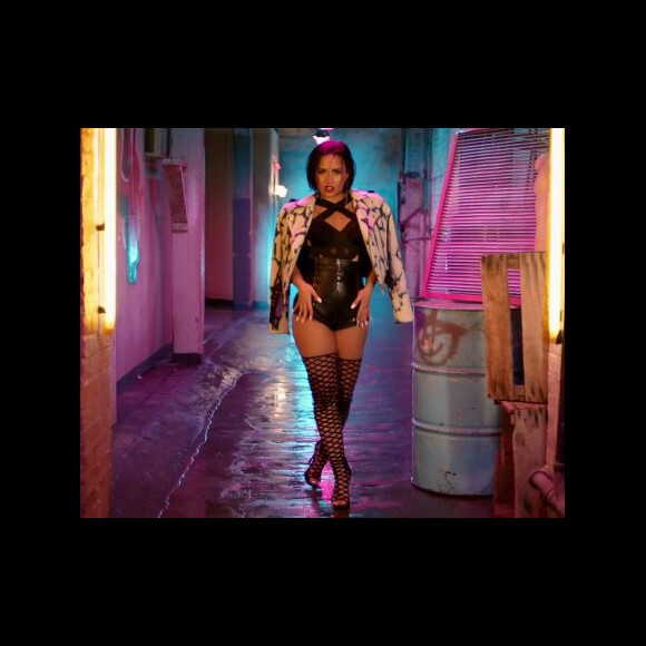 Demi Lovato sexy dans le clip de son nouveau single Cool for the Summer