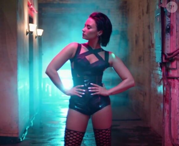 La chanteuse Demi Lovato sexy dans le clip de Cool for the Summer