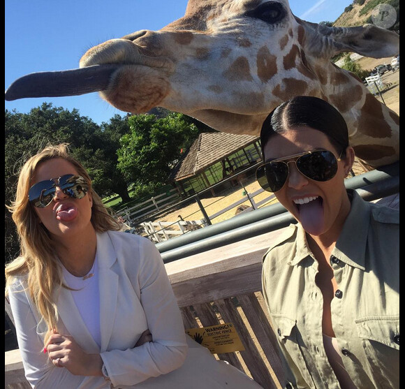 Kourtney Kardashian et sa soeur Khloe / juillet 2015
