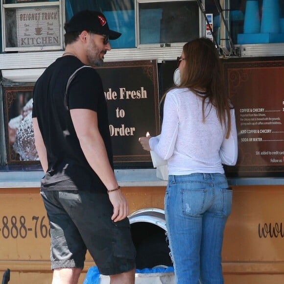 Exclusif - Sofia Vergara et Joe Manganiello achètent des beignets à Los Feliz Le 25 Juillet 2015