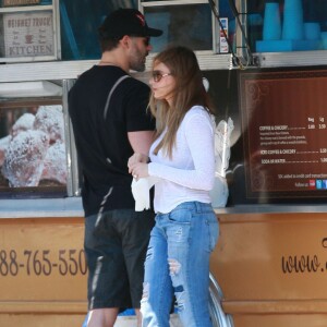 Exclusif - Sofia Vergara et Joe Manganiello achètent des beignets à Los Feliz Le 25 Juillet 2015