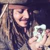 Johnny Depp parrain d'un bébé chauve-souris à l'Australian Bat Clinic & Wildlife Trauma Centre en Australie. (photo postée le 24 juillet 2015)