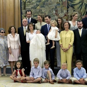 Letizia et Felipe d'Espagne en famille pour le baptême de l'infante Sofia en juillet 2007.