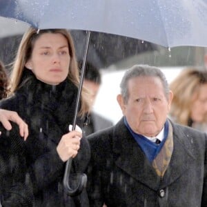 Letizia d'Espagne aux funérailles de sa soeur Erika en février 2007 à Madrid avec son époux Felipe, sa mère Paloma Rocasolano et son grand-père Francisco Rocasolano.