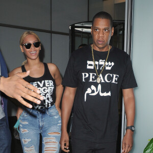 Beyoncé a provoqué la rupture de stock de ce jean déchiré signé H&M