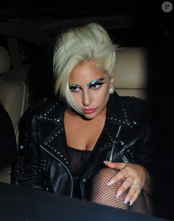 Lady Gaga de nuit à Londres, le 10 juin 2015.