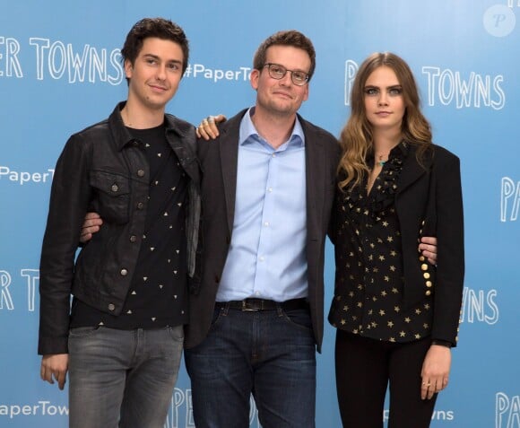 Nat Wolff, John Green et Cara Delevingne - Photocall pour La Face cachée de Margo à Londres à l'Hôtel Claridge le 18 juin 2015.