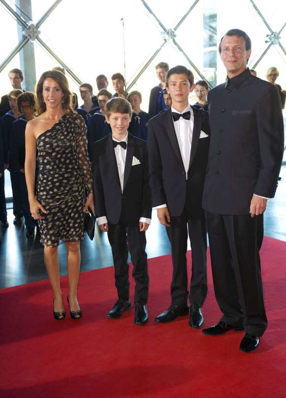 Le prince Joachim de Danemark et la princesse Marie avec les princes Nikolai et Felix lors d'un concert à l'occasion des 80 ans du prince Henrik à Copenhague le 1er juin 2014.